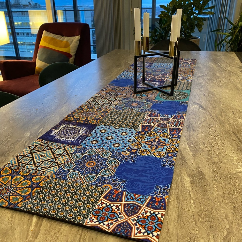 Tabble runner - Picture 2 of 16